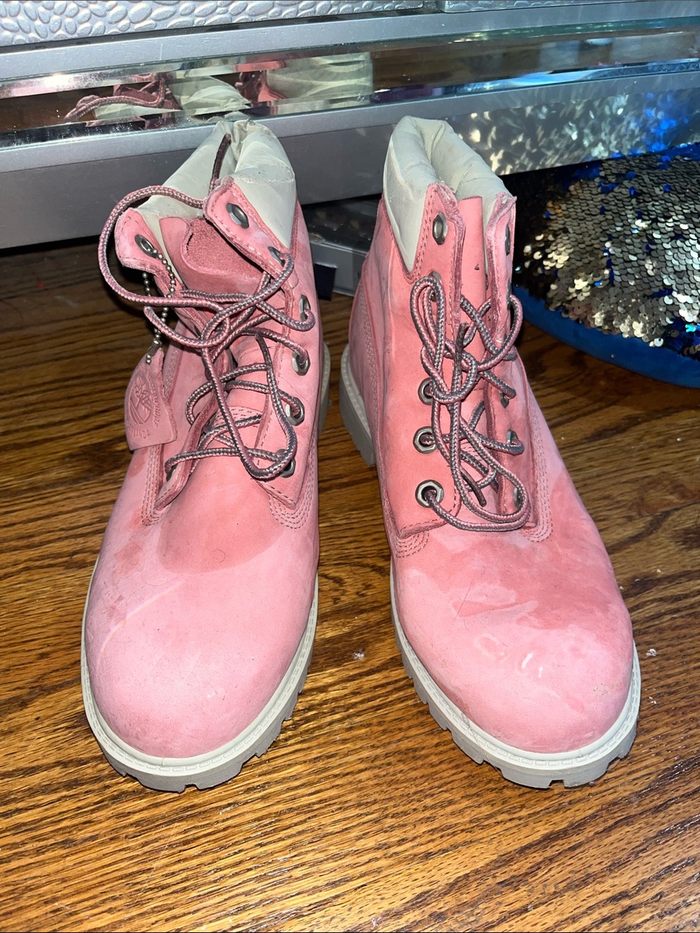 Timberland boots Pink- size 6W
Fair condition